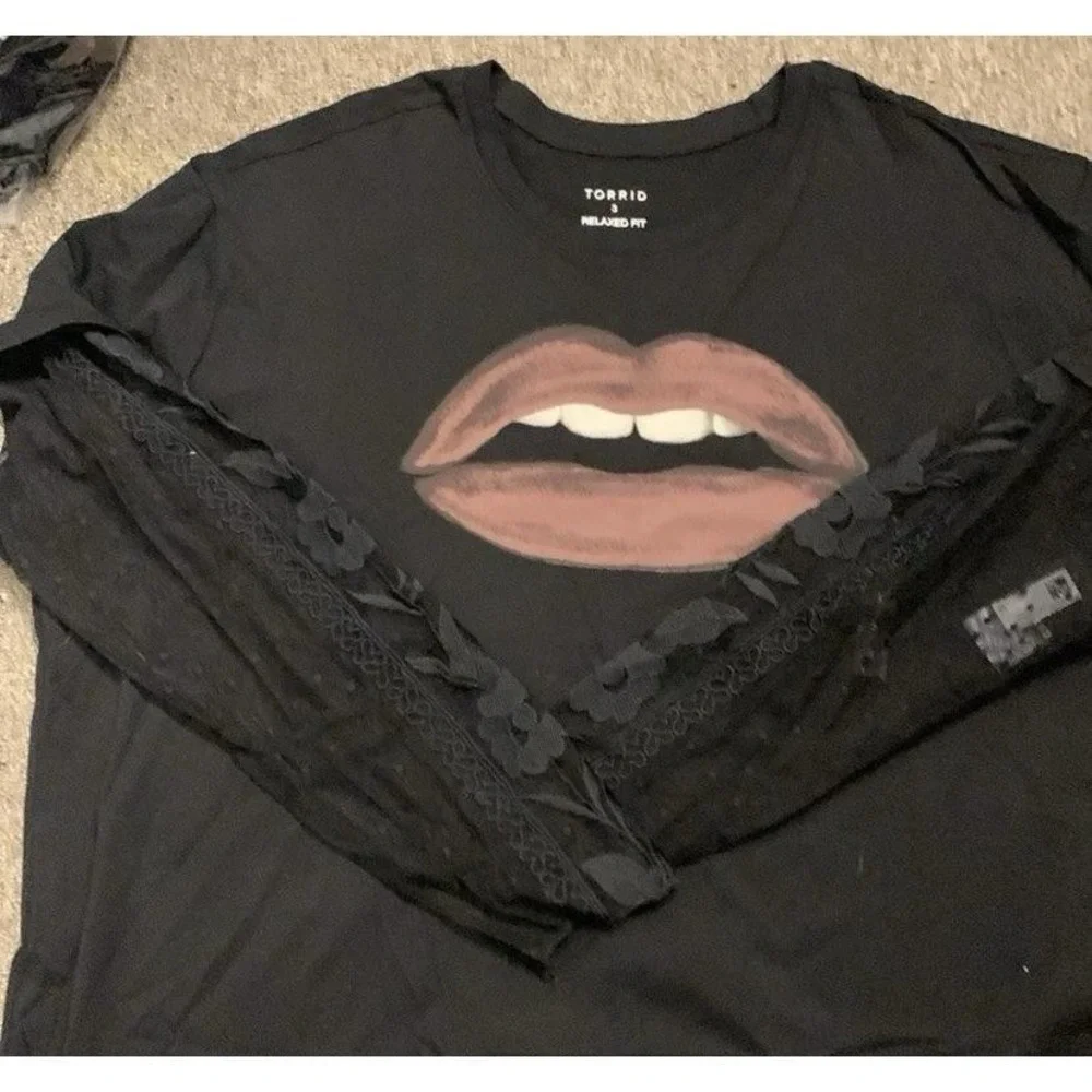NWT‎ Torrid Lips Two-For Cotton Jersey Lace Sleeve Tee 2X